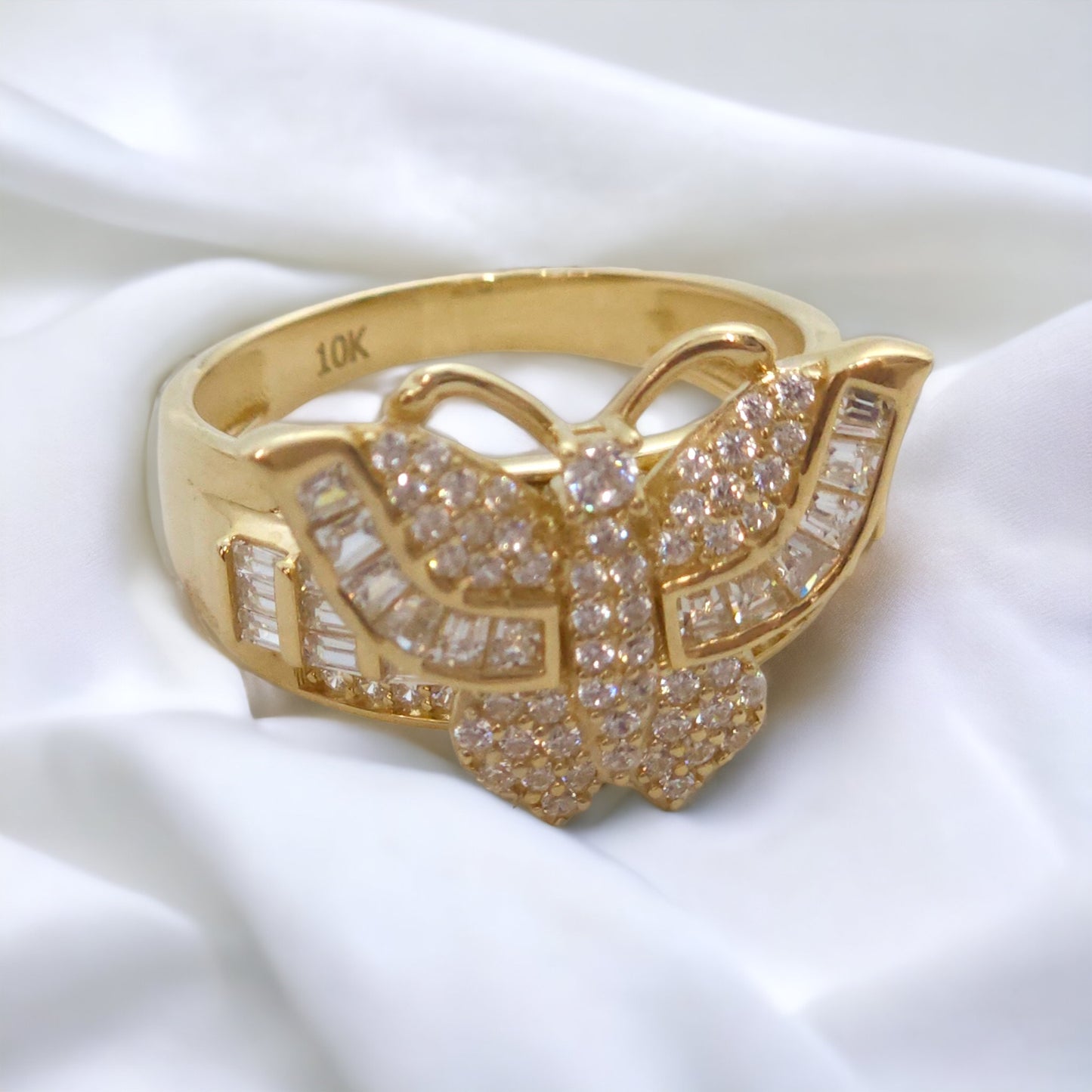 Butterfly-shaped princess style ring 10kt