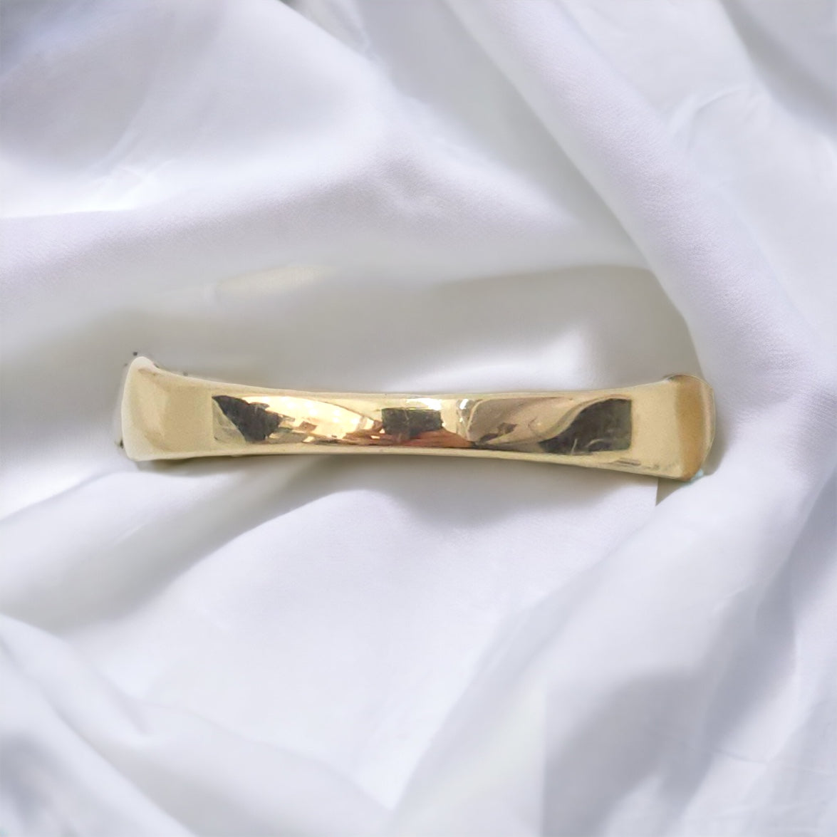 Asymmetrical Ring With 3 Diamonds 10kt