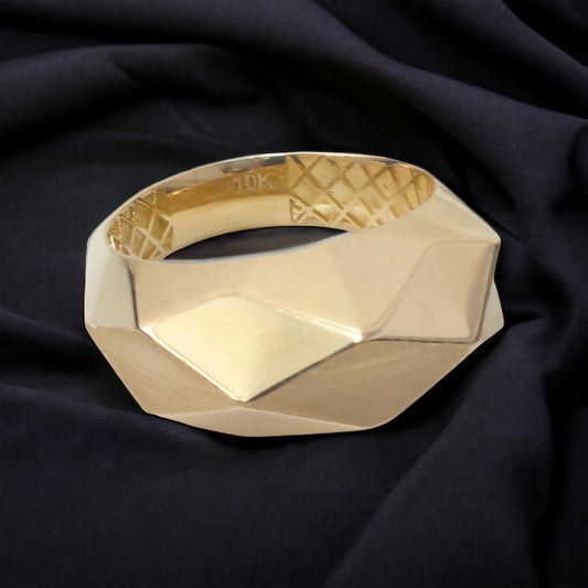 Asymmetrical shaped ring 10kt